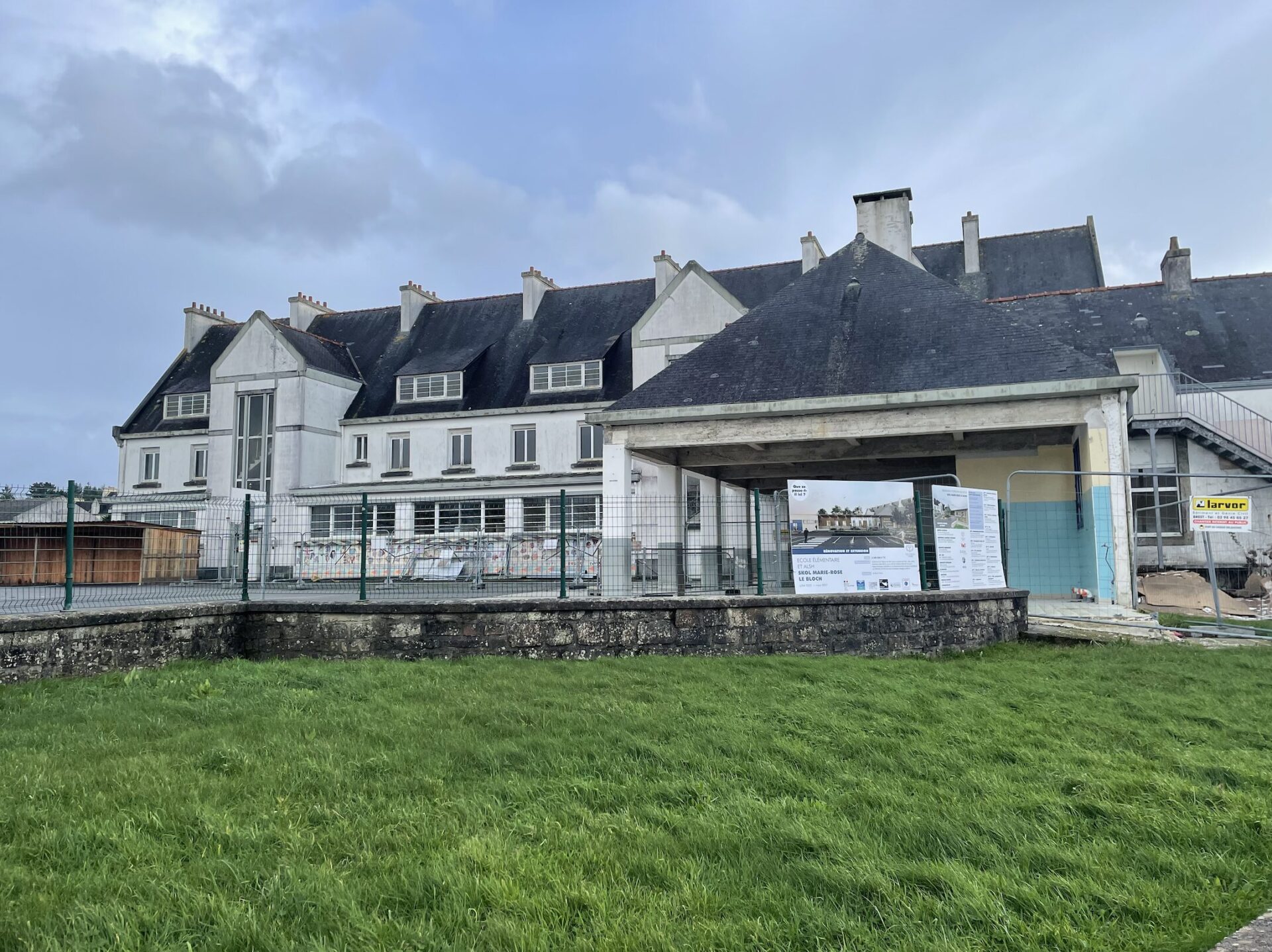 Réhabilitation d’écoles en Presqu’île de Crozon : deux projets accompagnés par BMa en site occupé